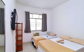 Studio na quadra da praia, estação de metro 5min andando, mercados e comércios próximos